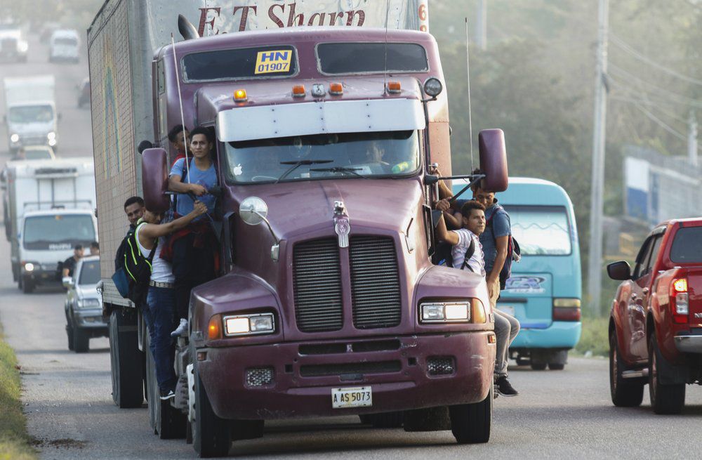 Cientos de migrantes intentan nueva caravana desde Honduras